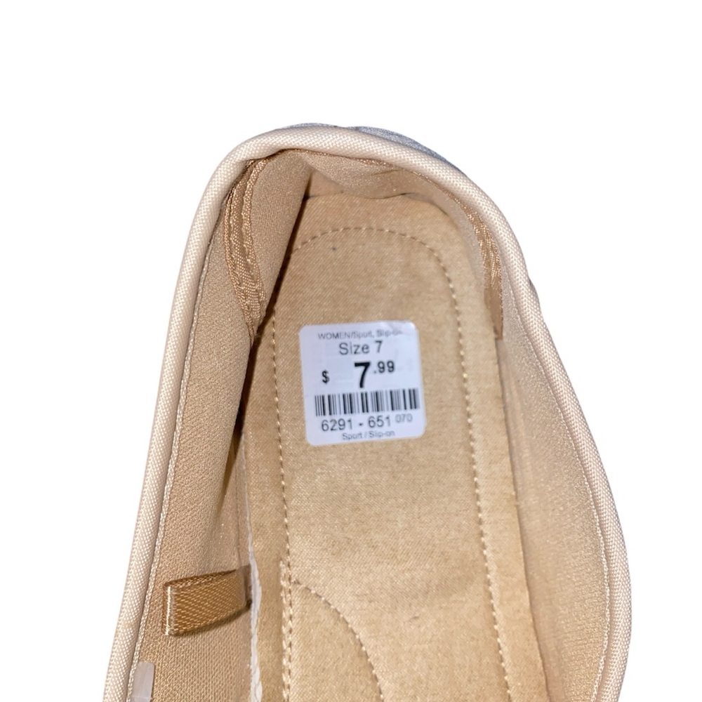 NWT Cream Flats, Size 7 - Picture 9 of 9